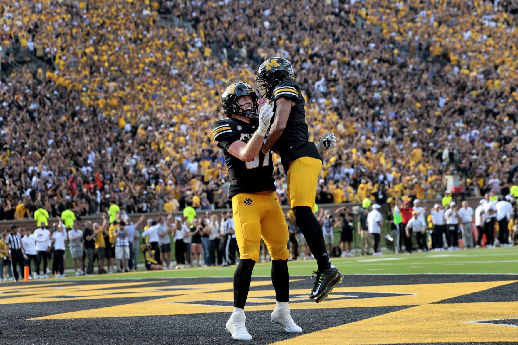Missouri wins Border War! Beats Kansas 42-31